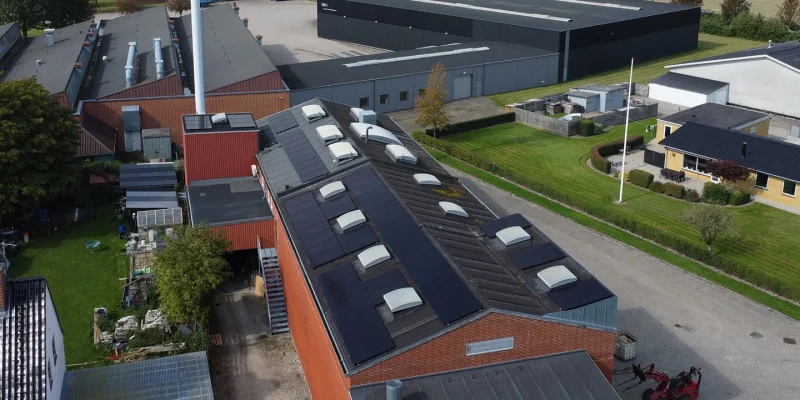 Vivild Varmeværk 3 Billede af Vivild Varmeværk med solceller på taget