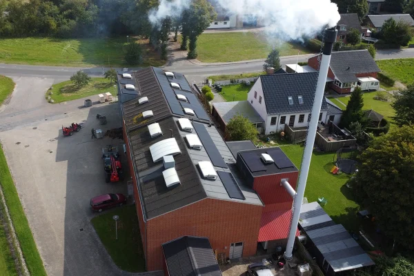 Vivild Varmeværk 5 Billede af Vivild Varmeværk med solceller på taget